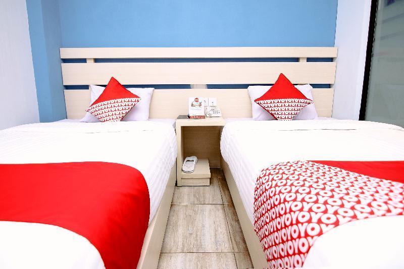 Oyo 592 Budget Hotel By The Harbour パダン エクステリア 写真