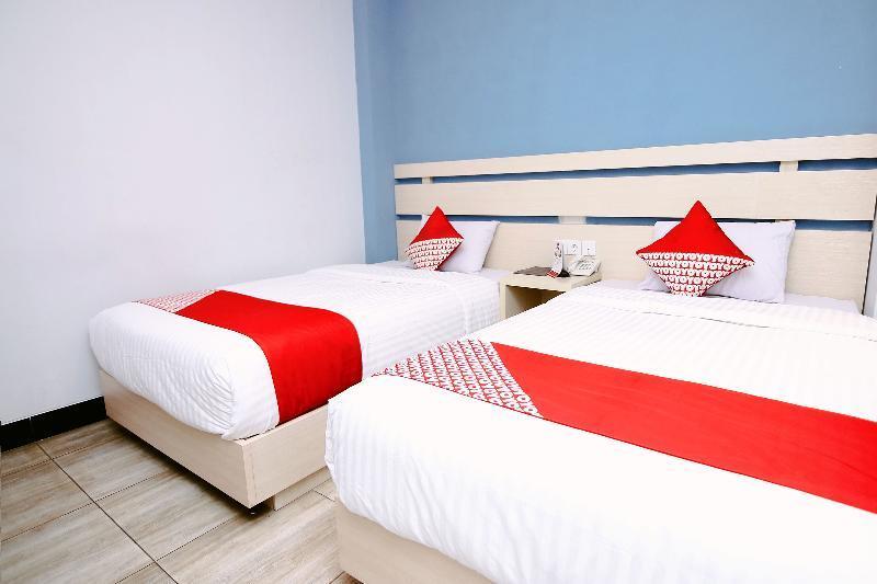 Oyo 592 Budget Hotel By The Harbour パダン エクステリア 写真