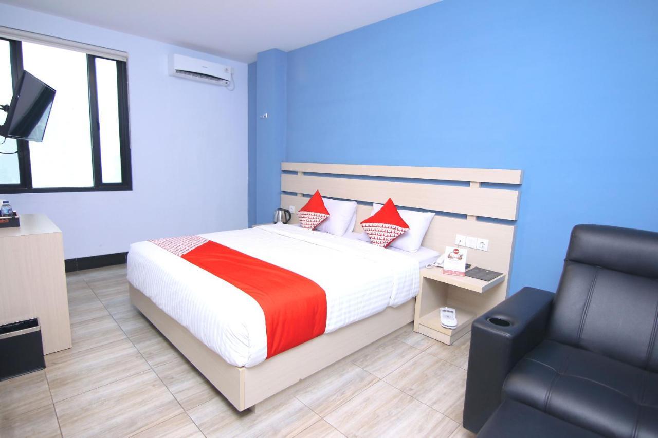 Oyo 592 Budget Hotel By The Harbour パダン エクステリア 写真