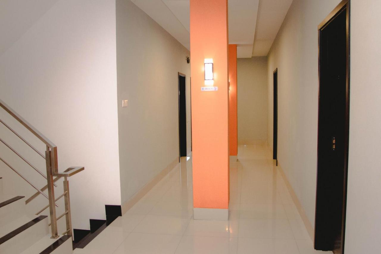 Oyo 592 Budget Hotel By The Harbour パダン エクステリア 写真