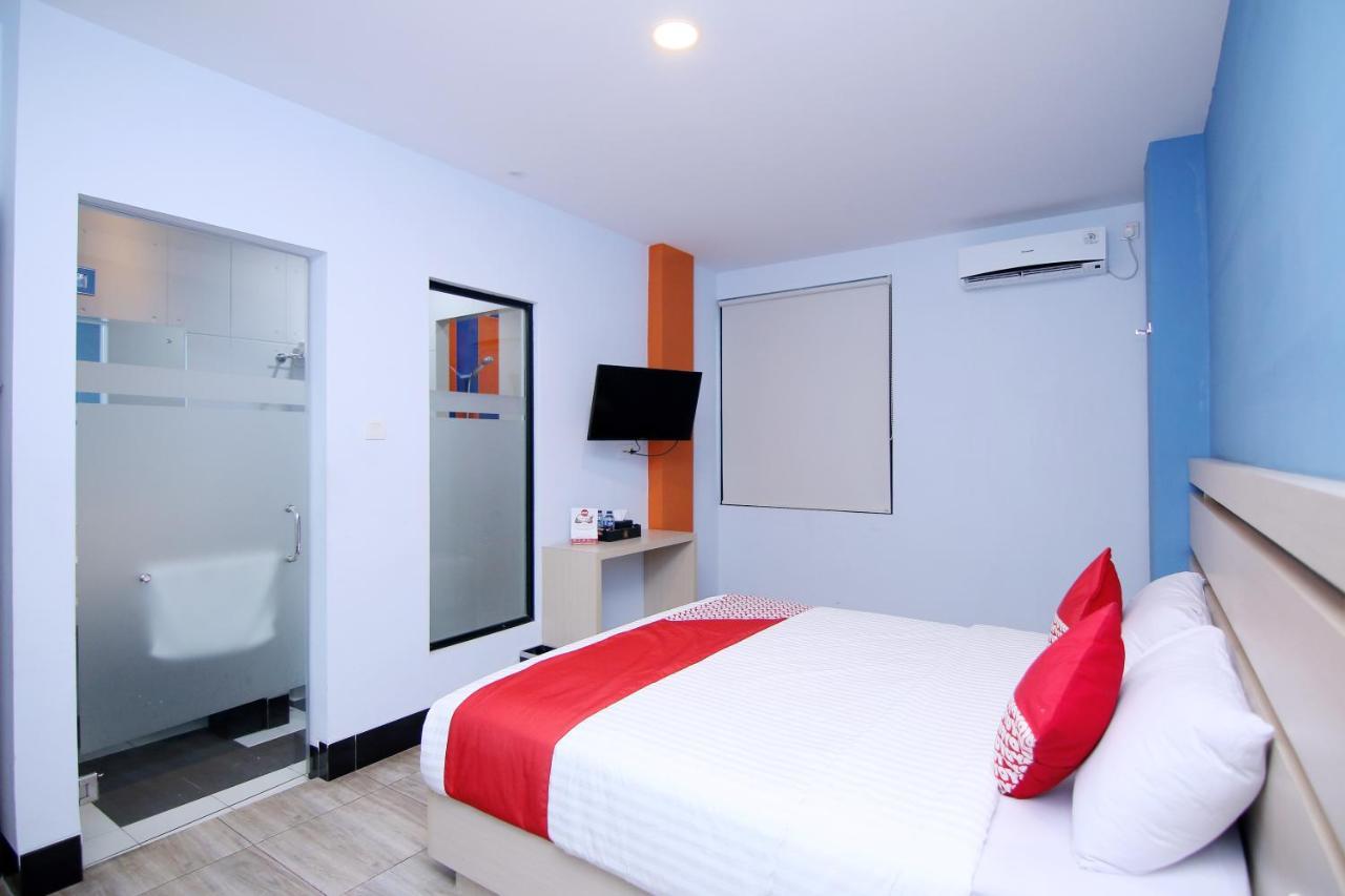 Oyo 592 Budget Hotel By The Harbour パダン エクステリア 写真