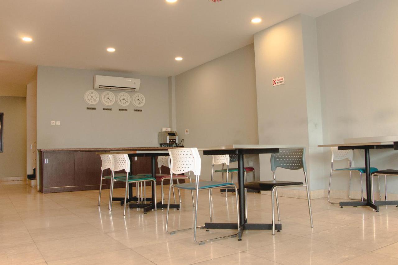 Oyo 592 Budget Hotel By The Harbour パダン エクステリア 写真