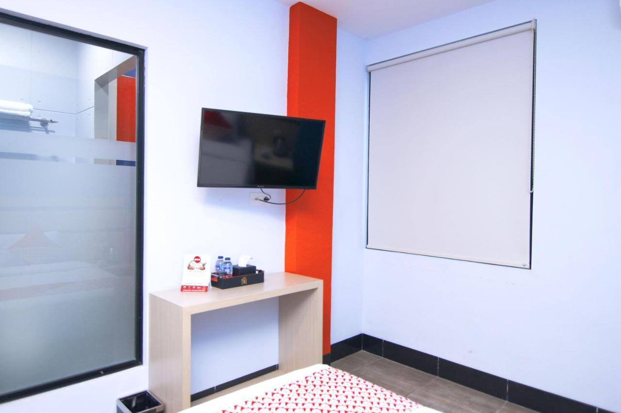 Oyo 592 Budget Hotel By The Harbour パダン エクステリア 写真