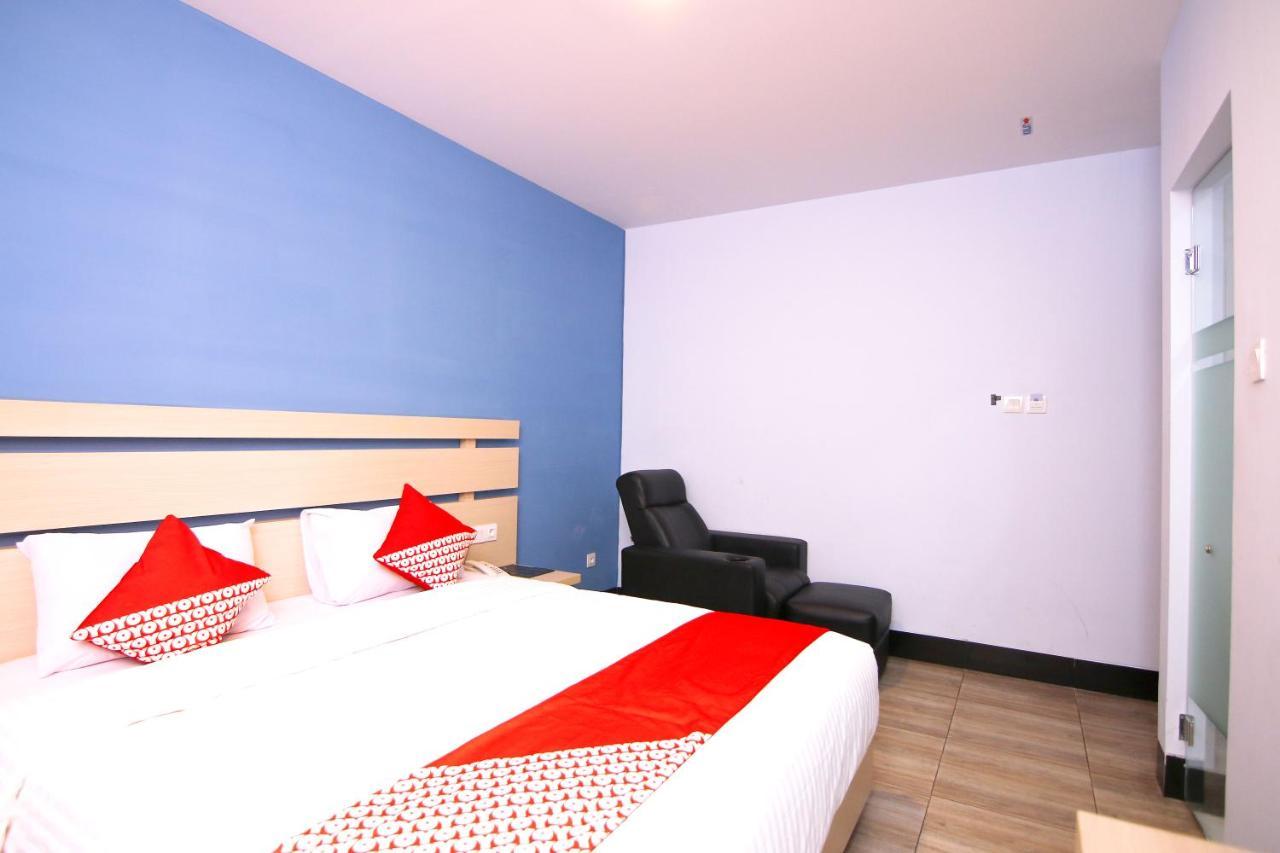 Oyo 592 Budget Hotel By The Harbour パダン エクステリア 写真