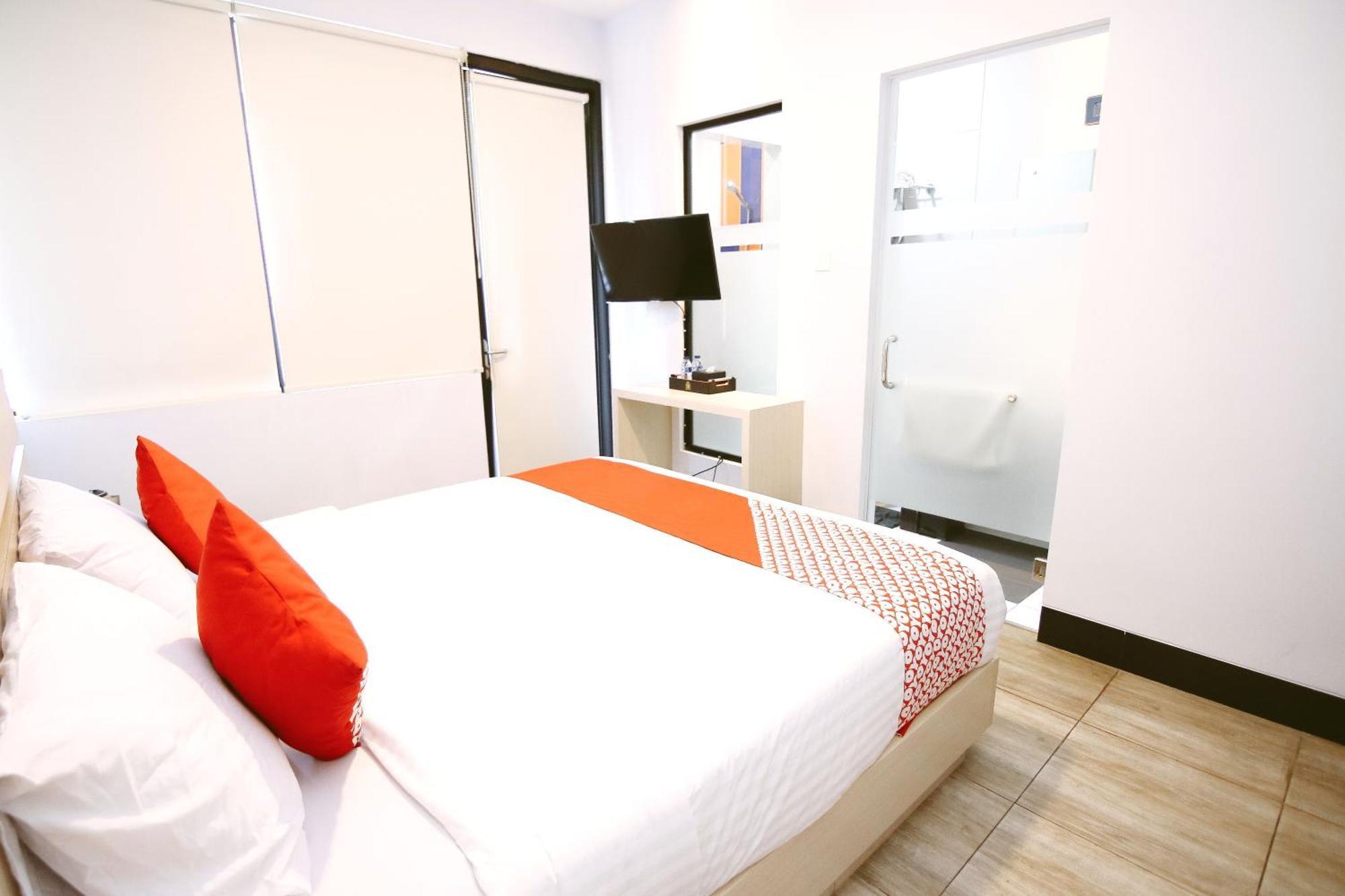 Oyo 592 Budget Hotel By The Harbour パダン エクステリア 写真
