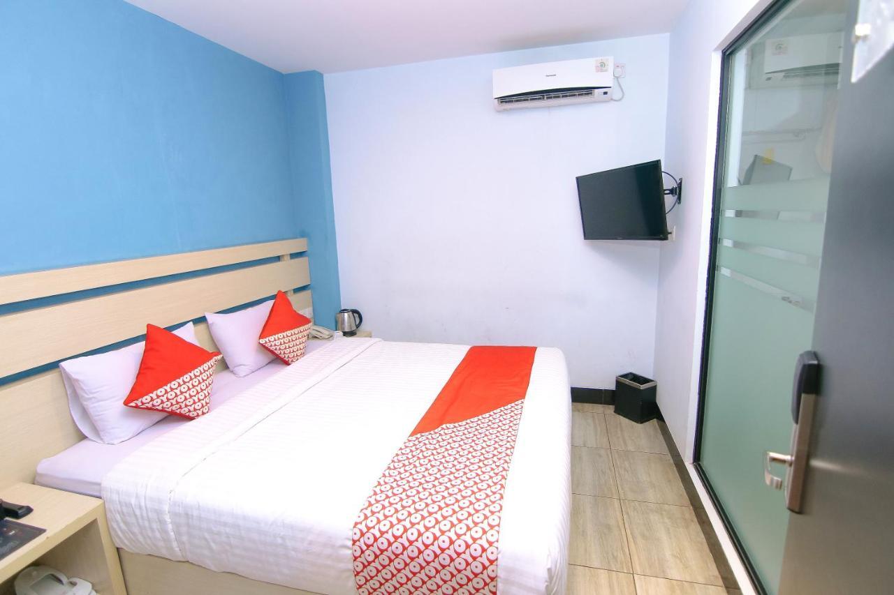 Oyo 592 Budget Hotel By The Harbour パダン エクステリア 写真