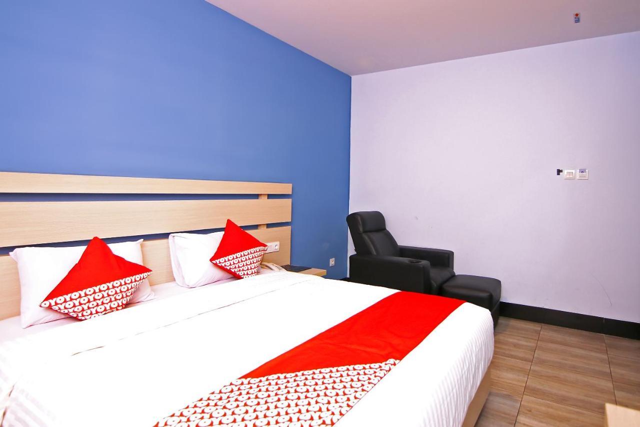 Oyo 592 Budget Hotel By The Harbour パダン エクステリア 写真