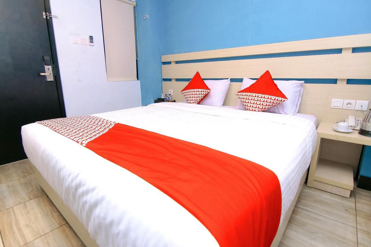 Oyo 592 Budget Hotel By The Harbour パダン エクステリア 写真